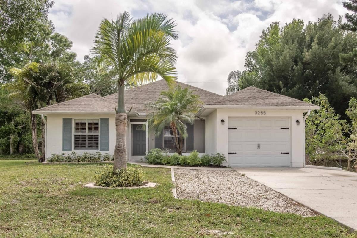 11 Mins To - 3br W Private Pool + Grill Holiday home Vero Beach